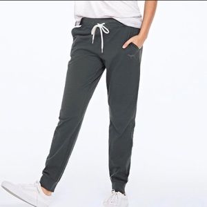 🚨FINAL MOVING SALE! NWOT Pink Skinny Joggers!